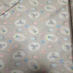 Percal estampado infantil con conejos fondo arena - Imagen 2